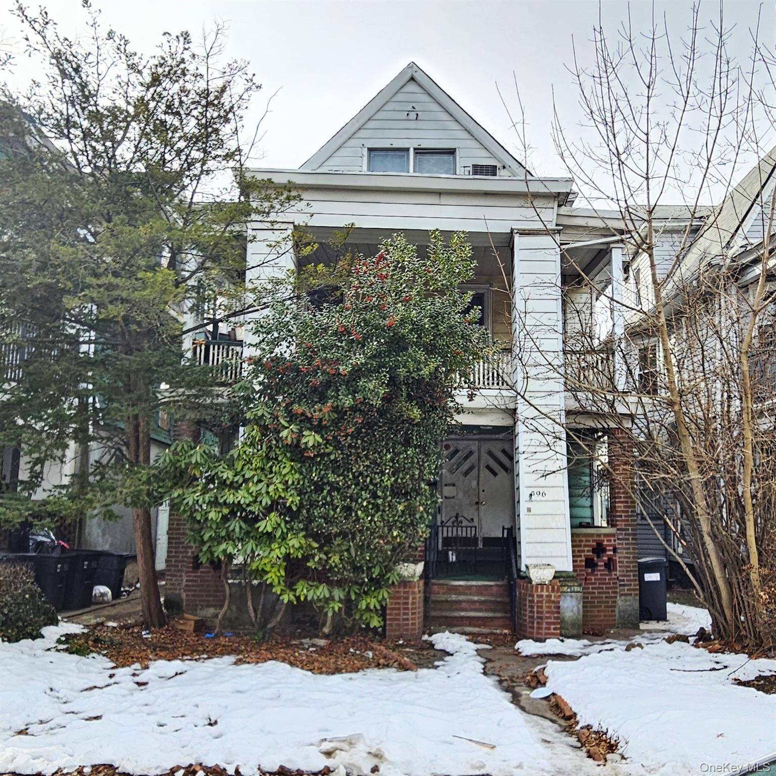 596 E 8th ST, Brooklyn, NY 11218