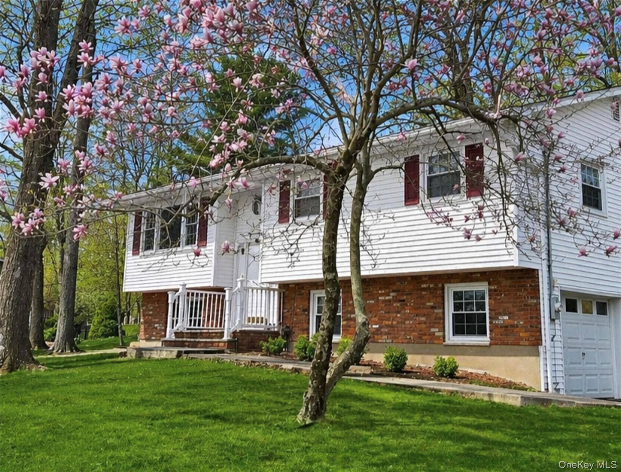 9 Eros DR, Airmont, NY 10952