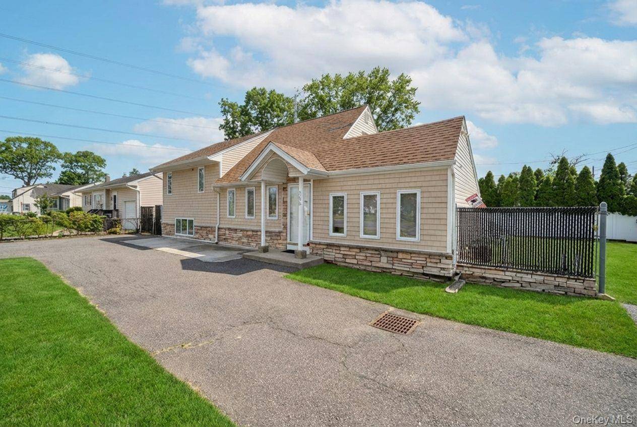 266 Ronkonkoma AVE, Ronkonkoma, NY 11779