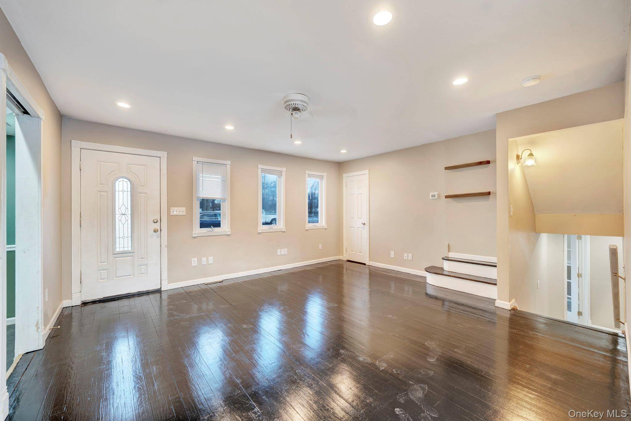 266 Ronkonkoma AVE, Ronkonkoma, NY 11779