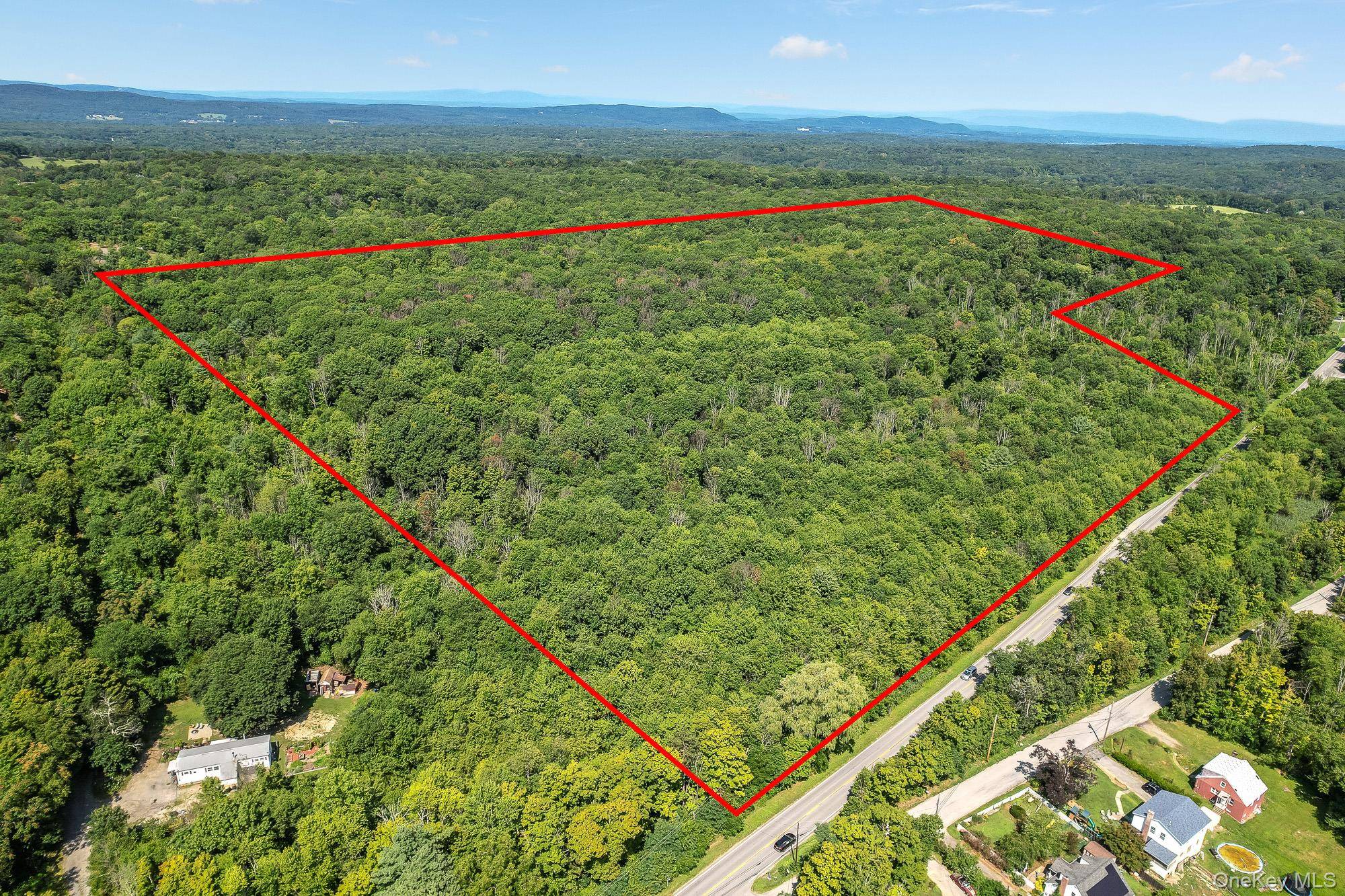 149 S Quaker LN, Hyde Park, NY 12538
