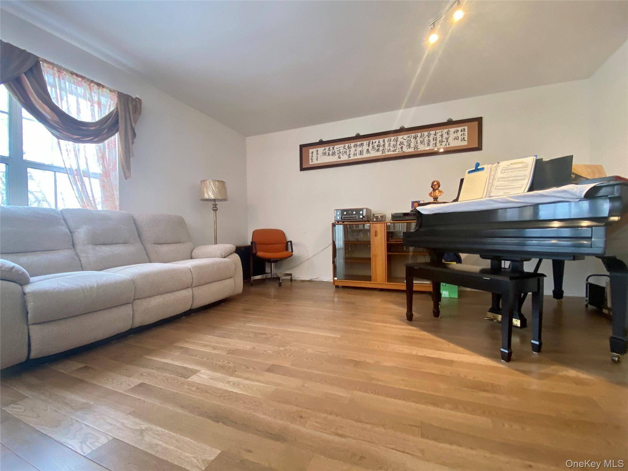 83 Roundtop RD, Yonkers, NY 10710