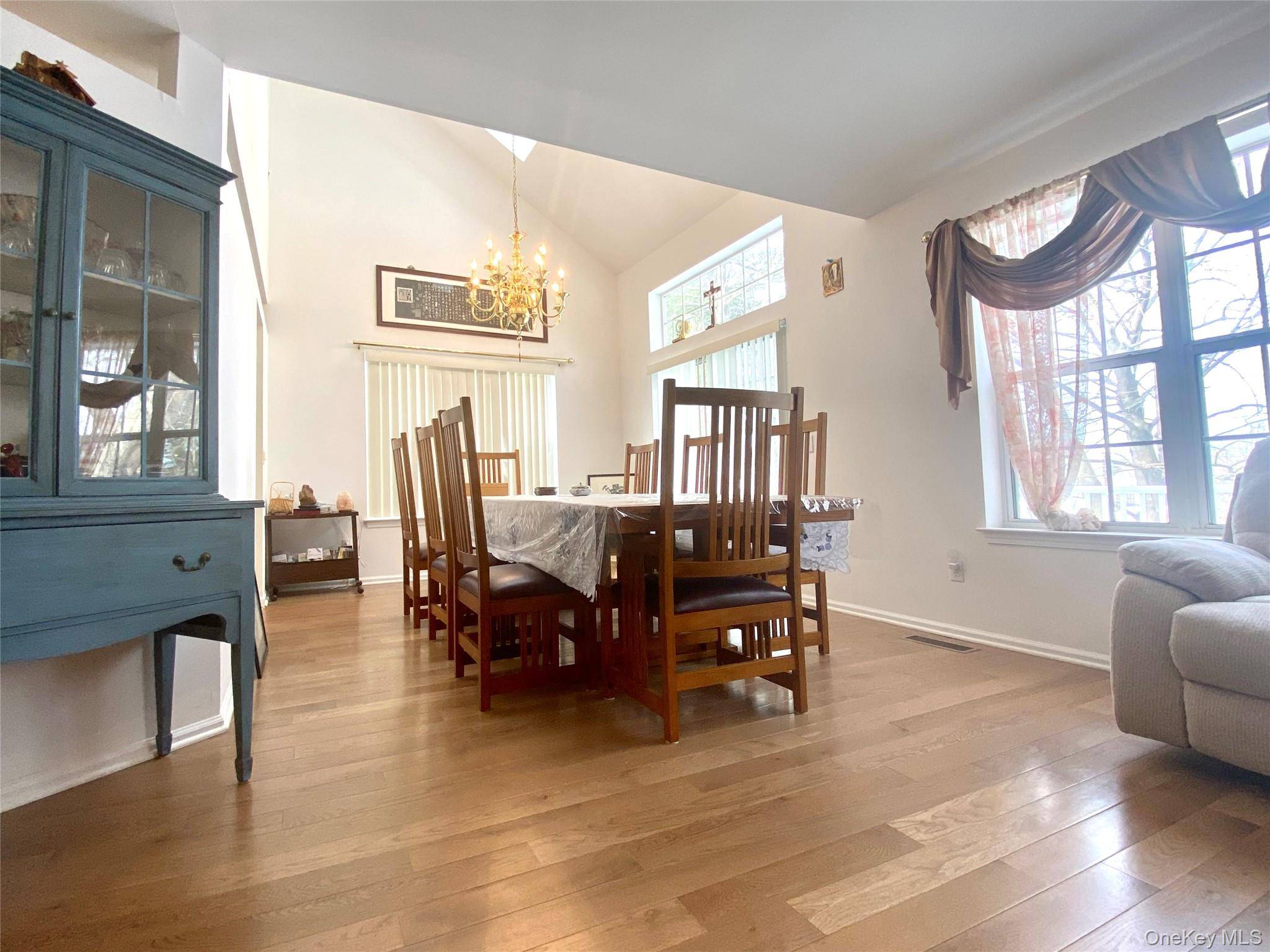 83 Roundtop RD, Yonkers, NY 10710