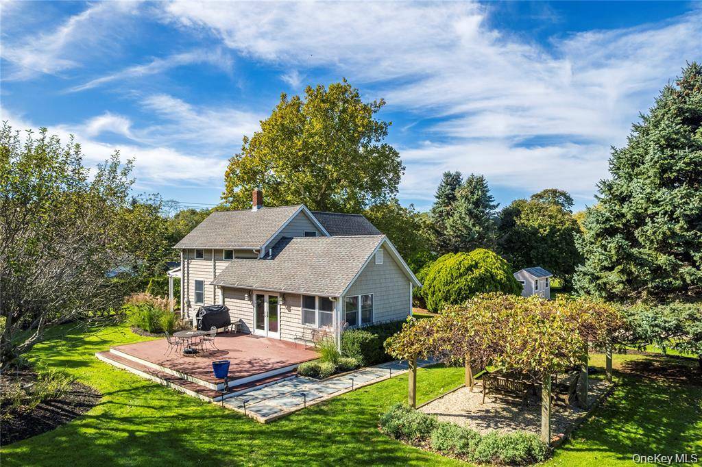 3275 Skunk LN, Cutchogue, NY 11935