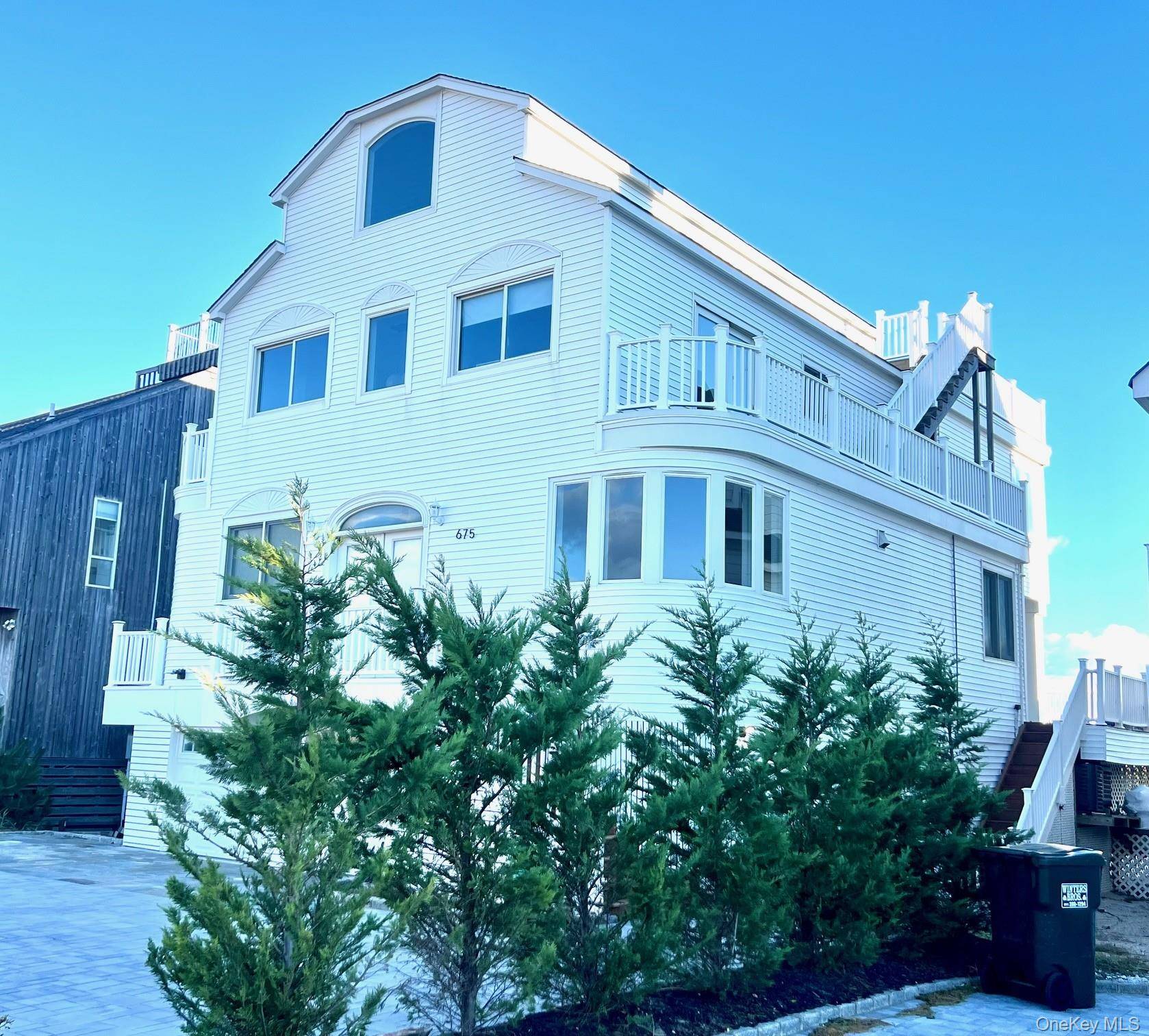 675 Dune RD, Westhampton Beach, NY 11978