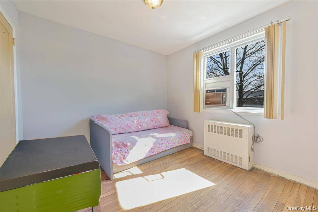 21606 68th AVE #DUPLE, Oakland Gardens, NY 11364