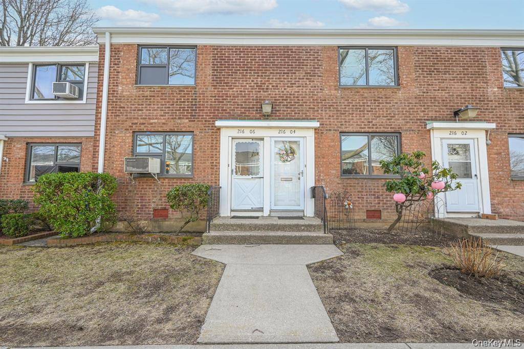 21606 68th AVE #DUPLE, Oakland Gardens, NY 11364