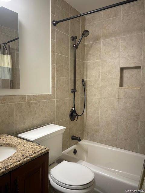 650 Newbridge RD #33, East Meadow, NY 11554