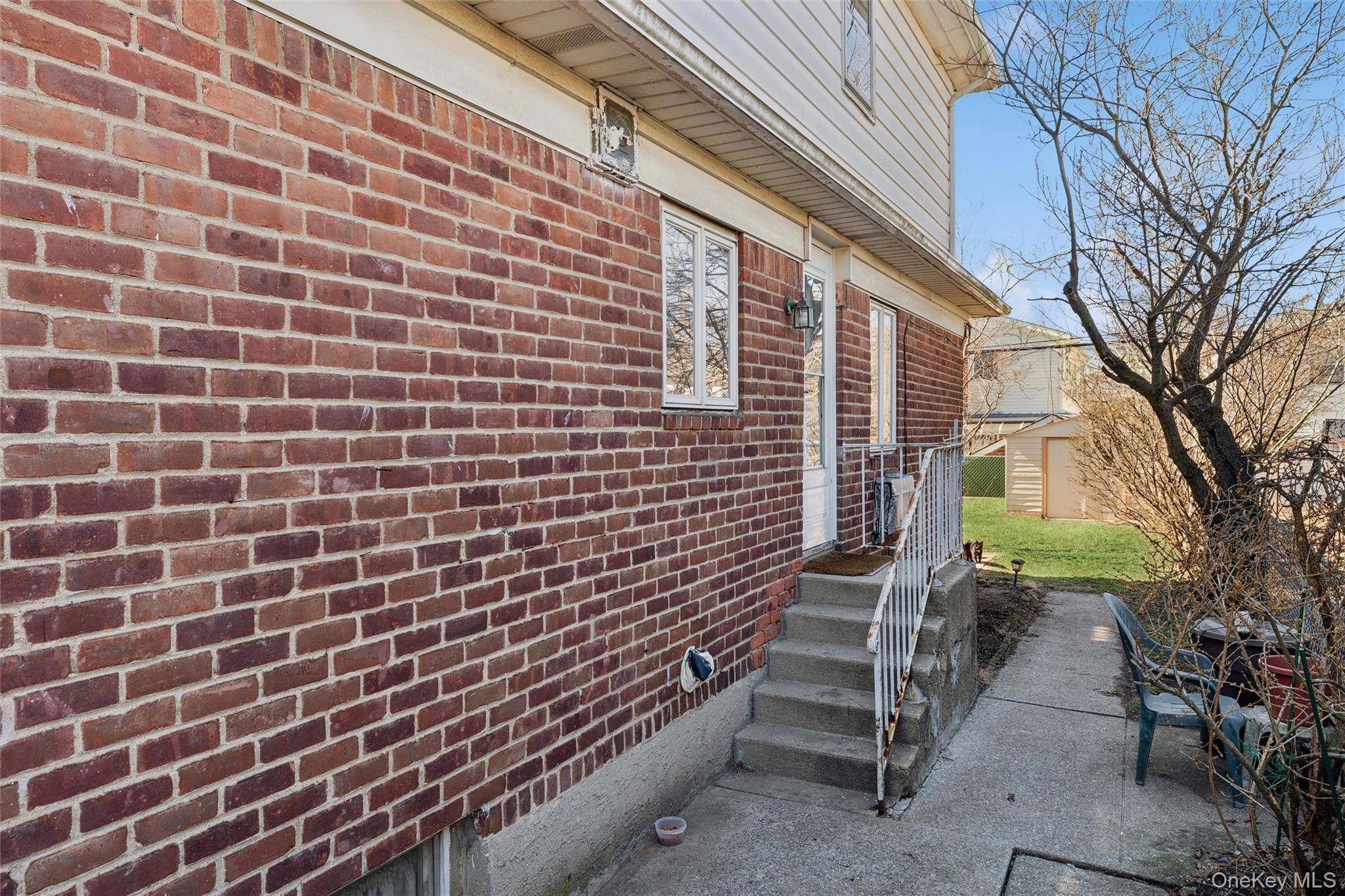 6912 Cloverdale BLVD, Oakland Gardens, NY 11364