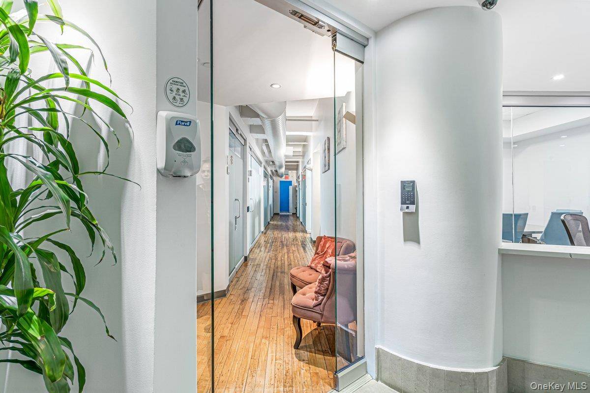 115 W 29th ST #807, New York (manhattan), NY 10001