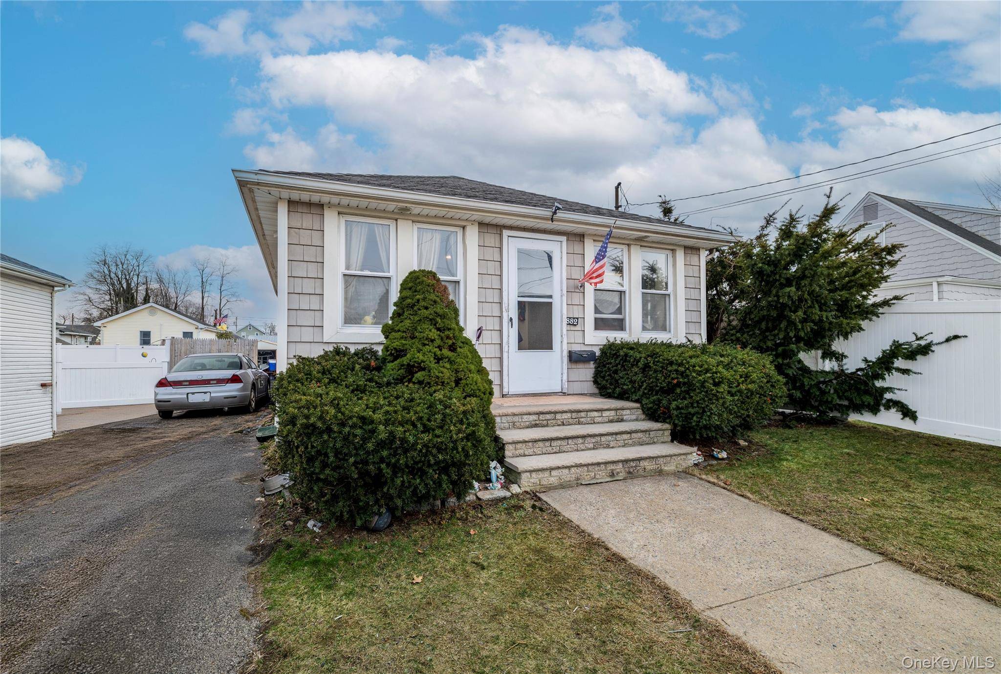882 Ocean ST, Baldwin Harbor, NY 11510