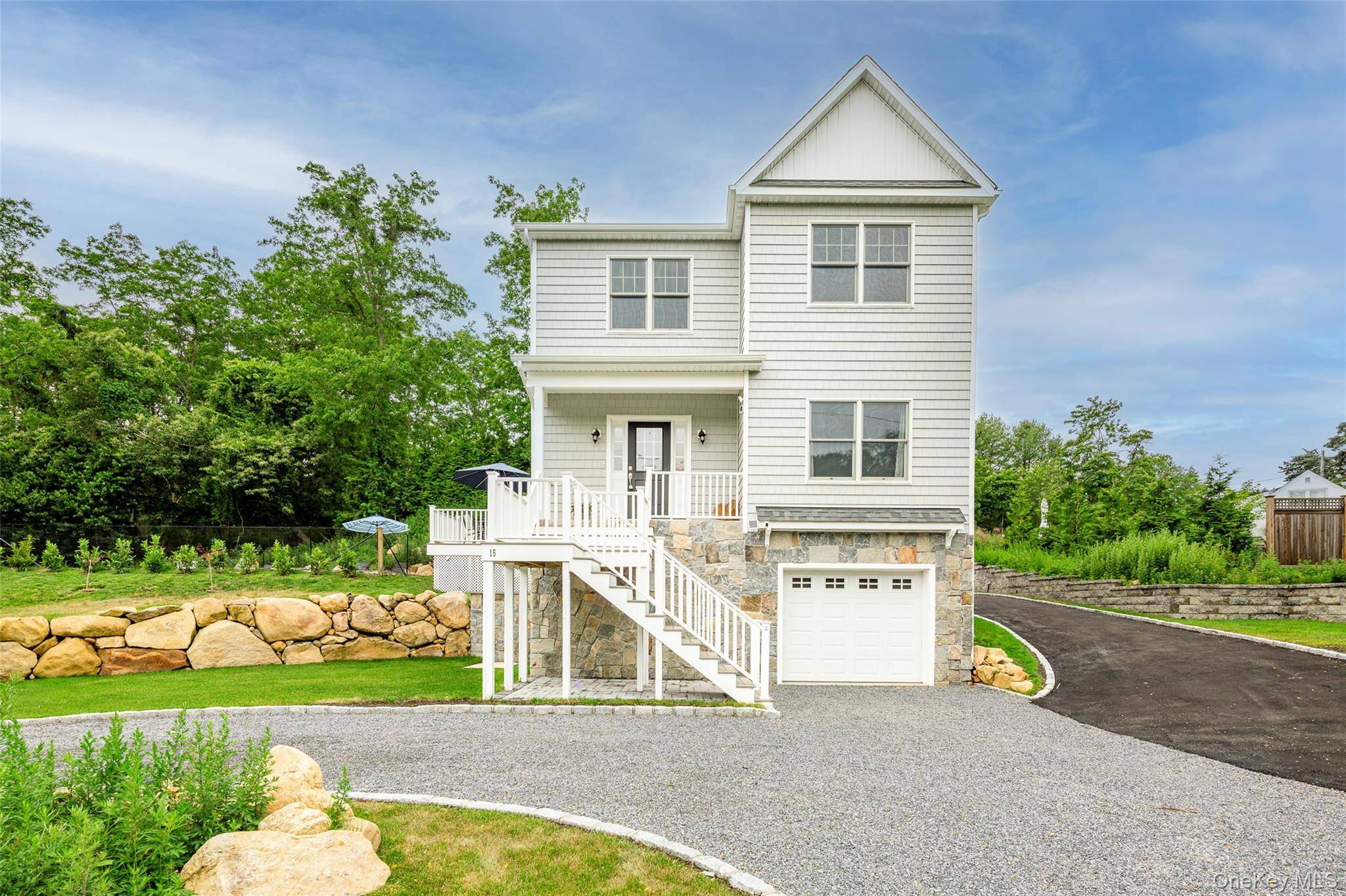15 S Beach RD, Southampton, NY 11968