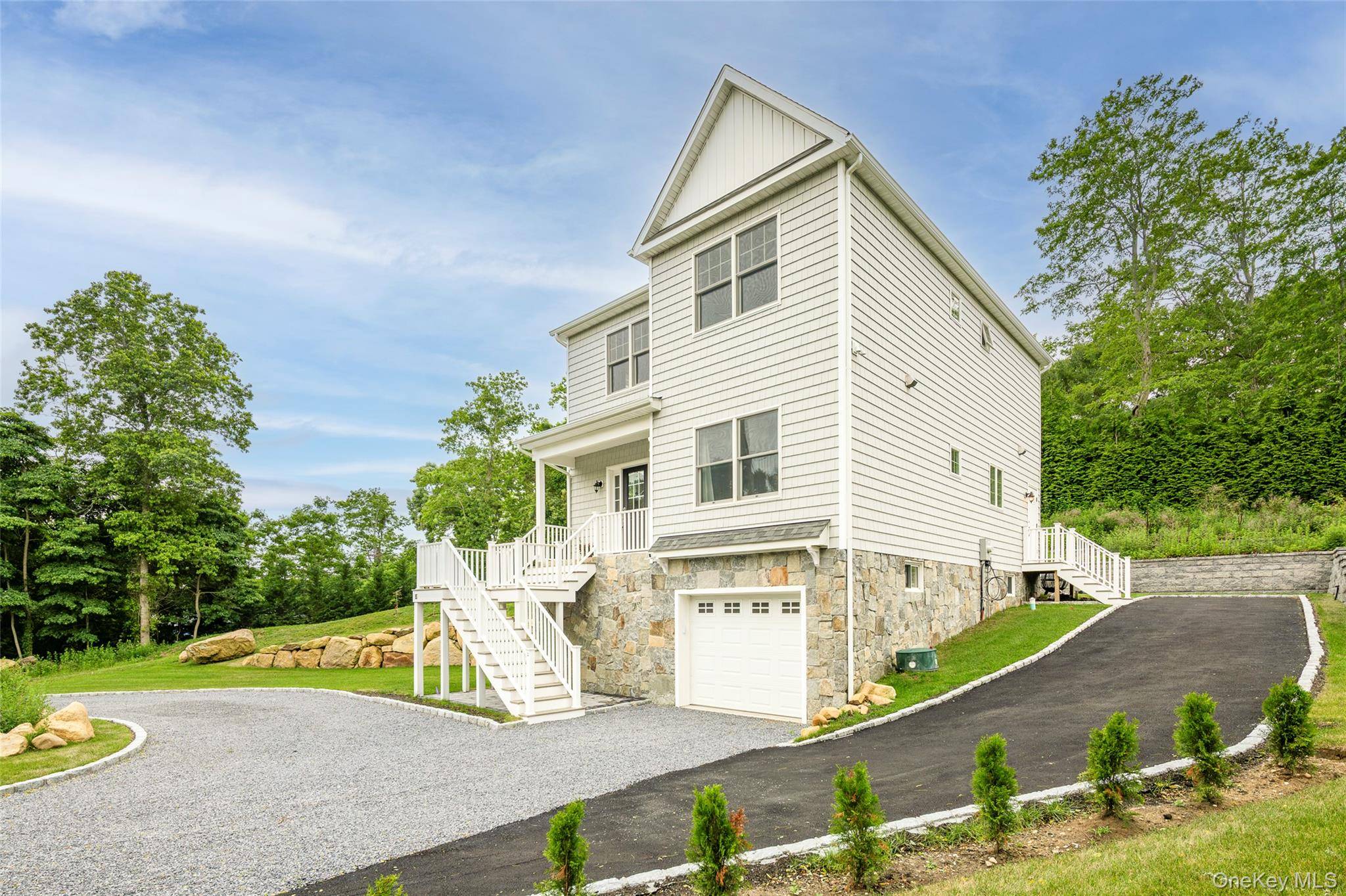 15 S Beach RD, Southampton, NY 11968