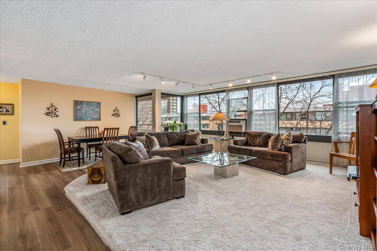 7-24 166th ST #8C, Beechhurst, NY 11357