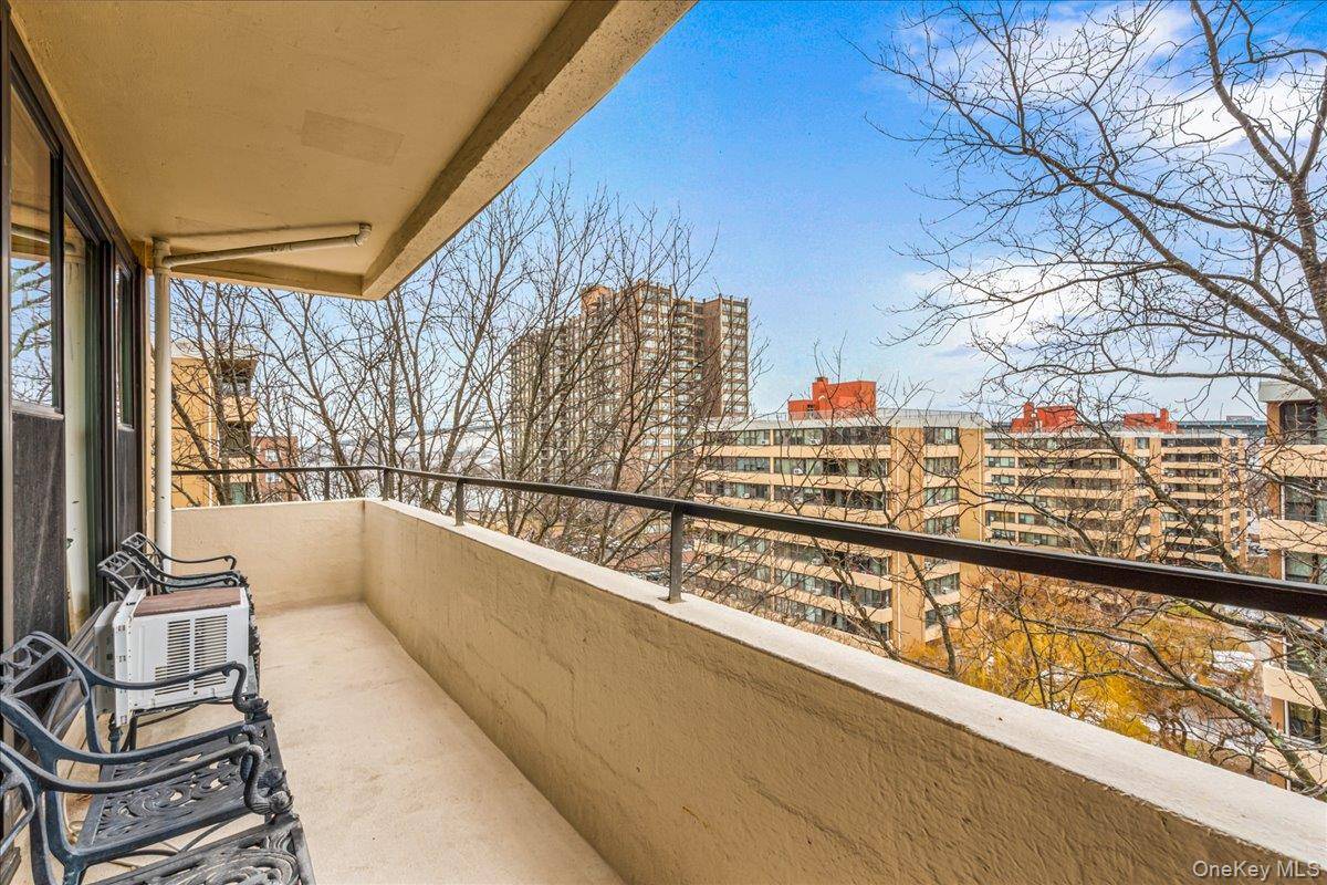 7-24 166th ST #8C, Beechhurst, NY 11357
