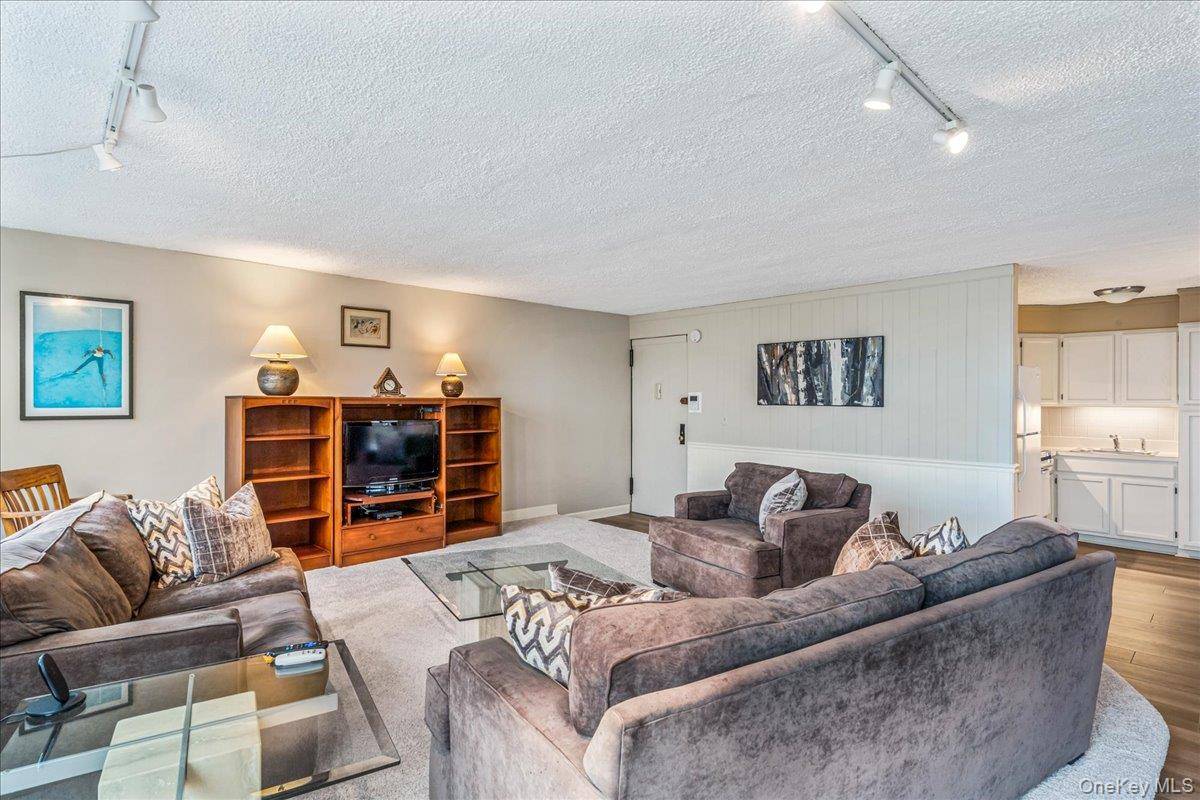 7-24 166th ST #8C, Beechhurst, NY 11357