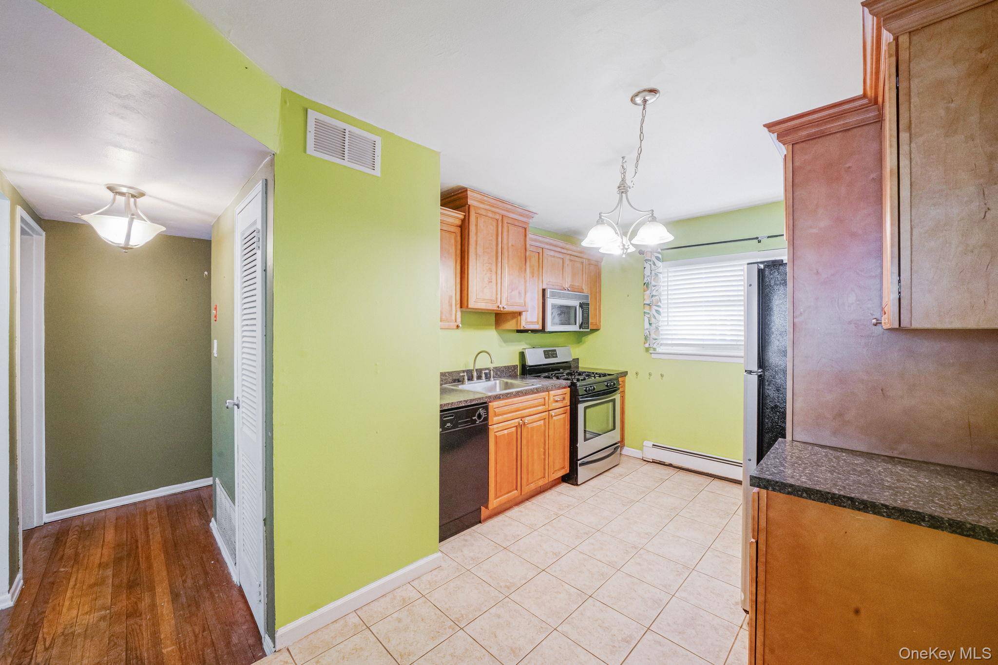 490 Main ST #B-10, Farmingdale, NY 11735