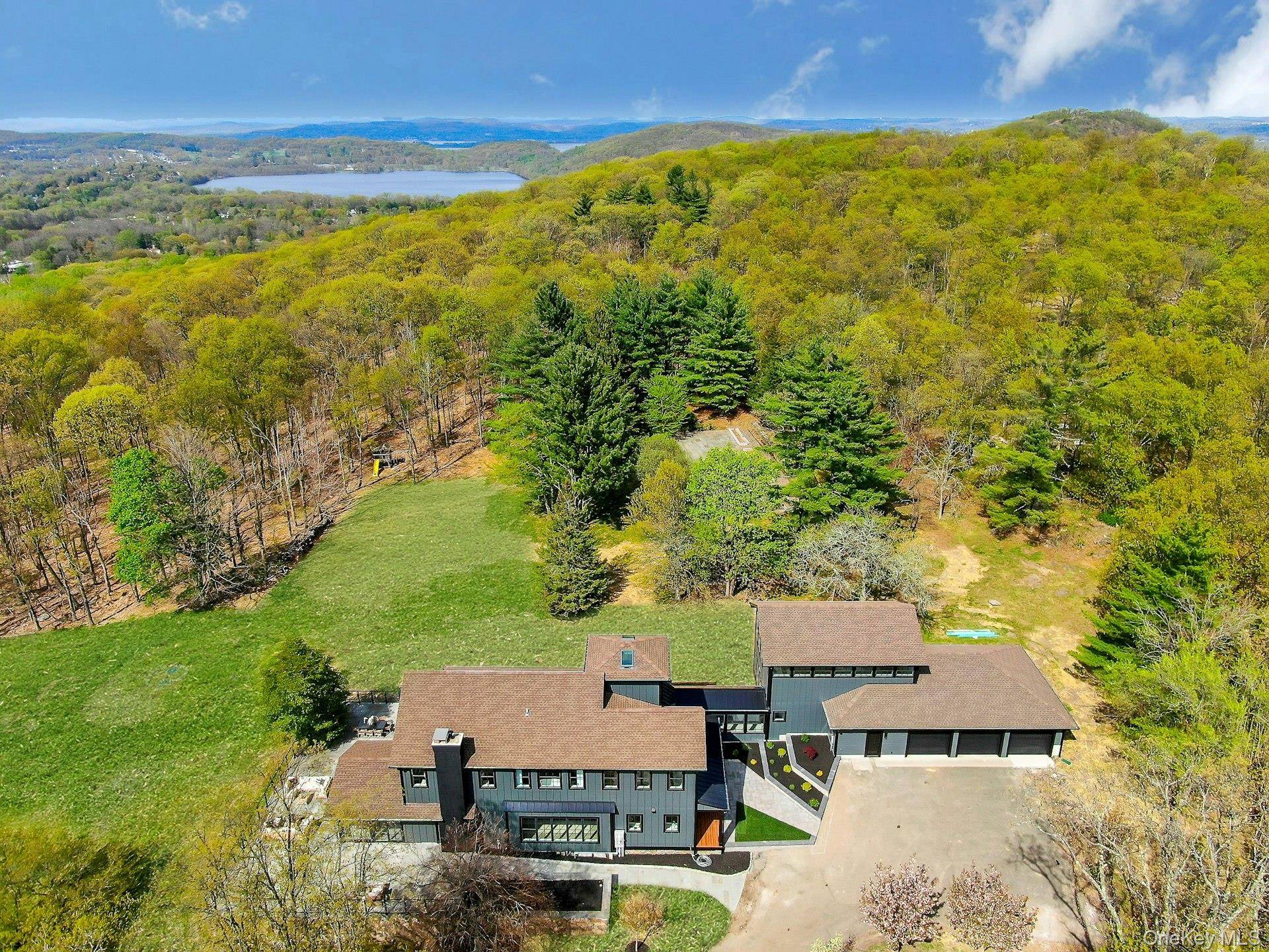 20 Old Stone RD, Valley Cottage, NY 10989