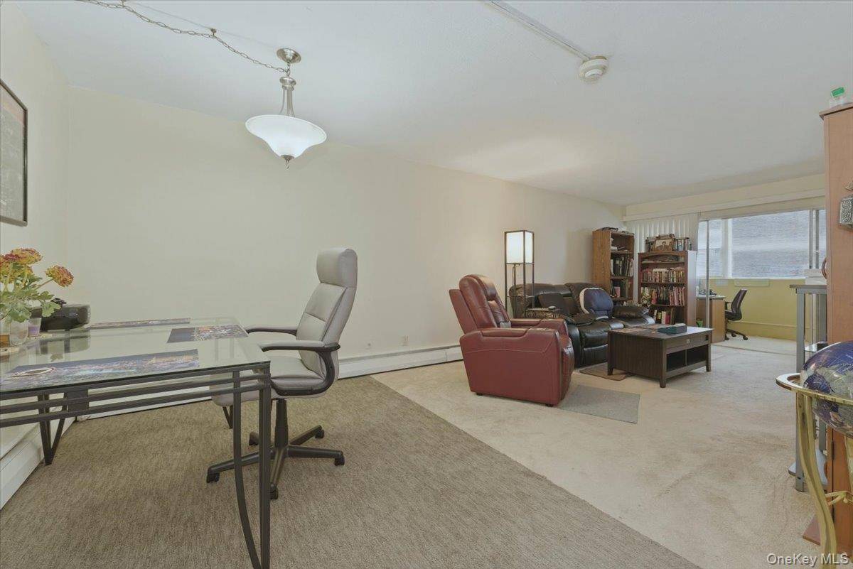 222 Smith ST #2E, Freeport, NY 11520