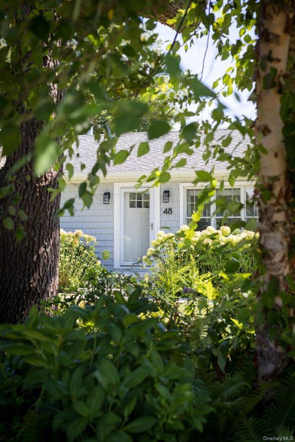 48 Middle Pond RD, Southampton, NY 11968