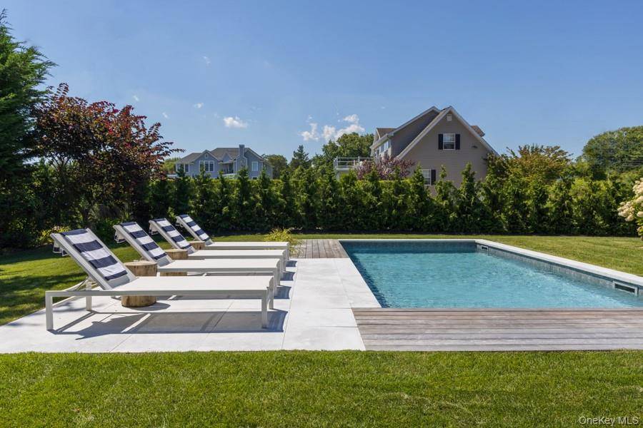 48 Middle Pond RD, Southampton, NY 11968