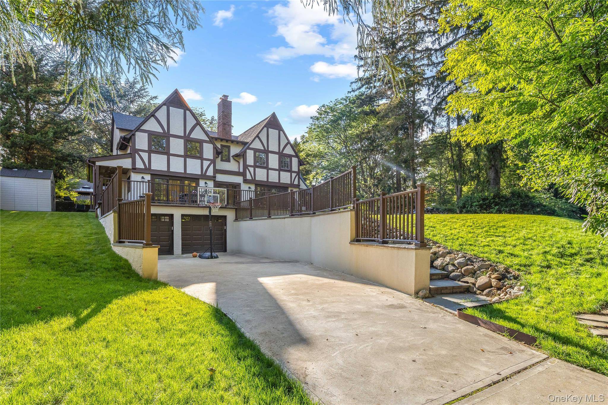 378 Beverly RD, Douglaston, NY 11363
