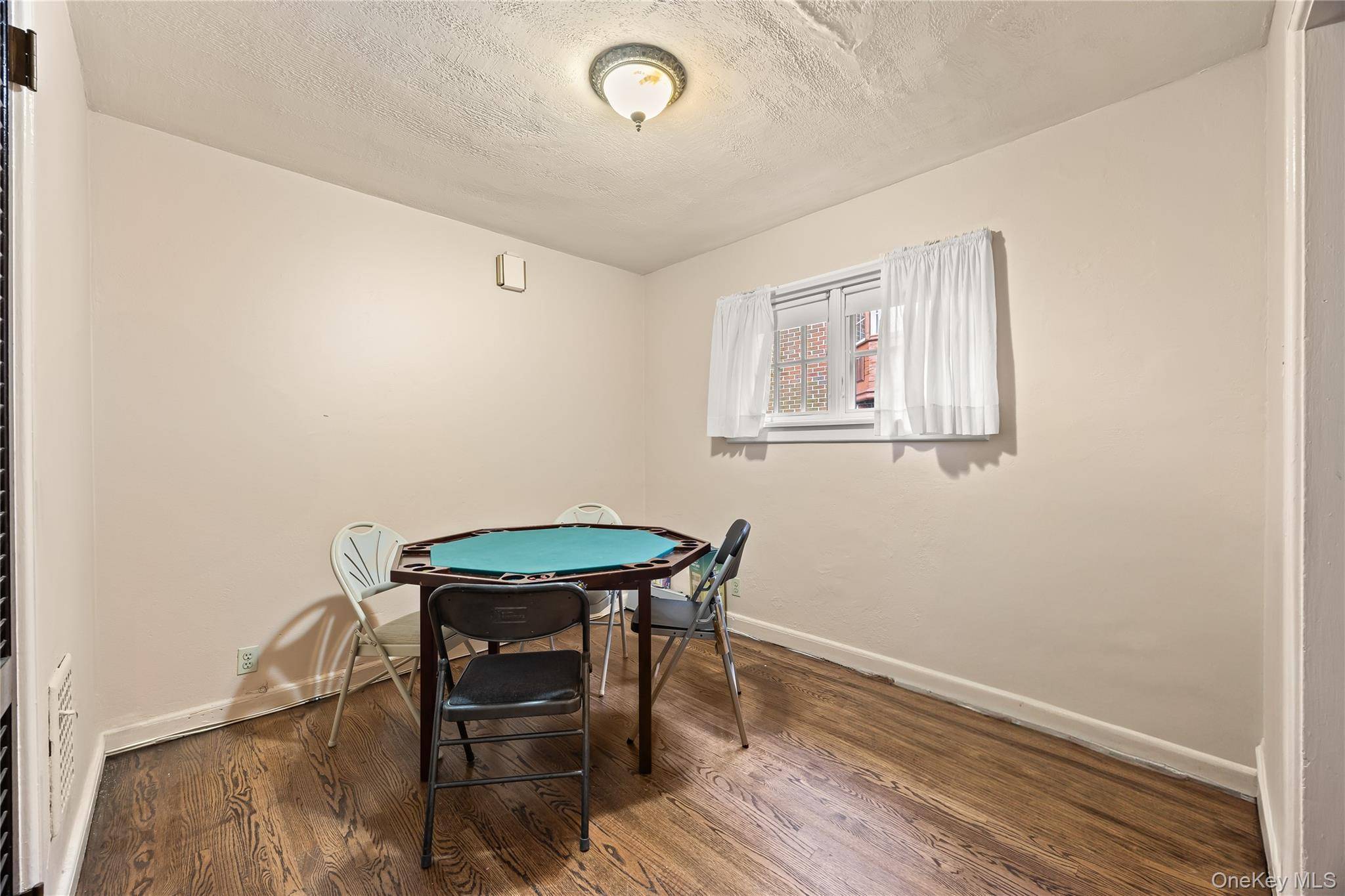 378 Beverly RD, Douglaston, NY 11363