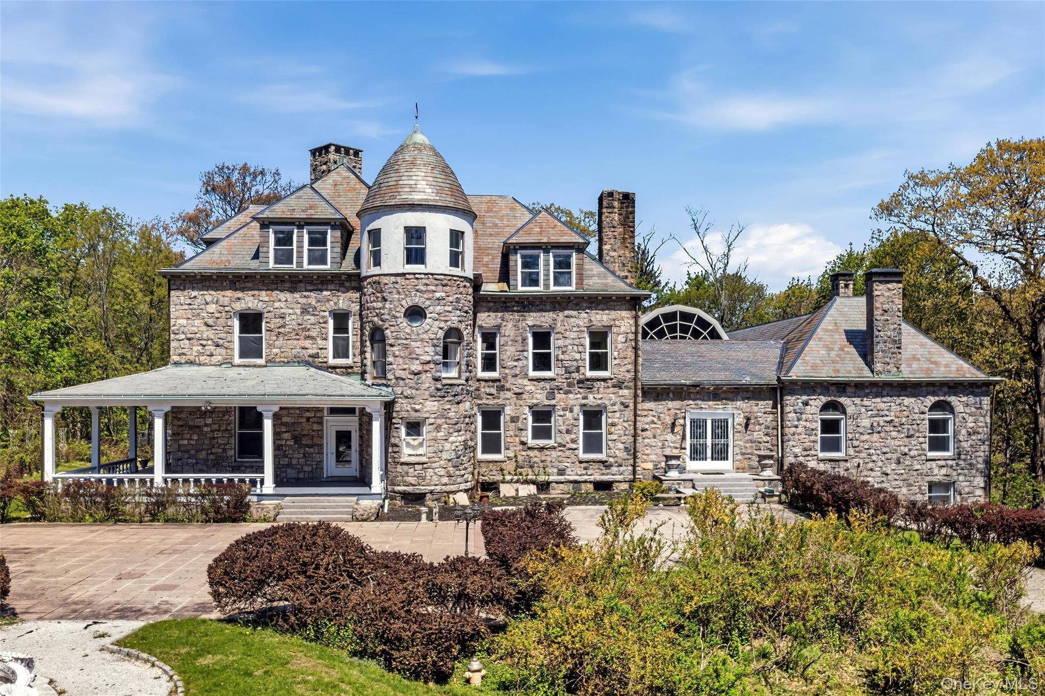 139 Scarborough RD, Briarcliff Manor, NY 10510