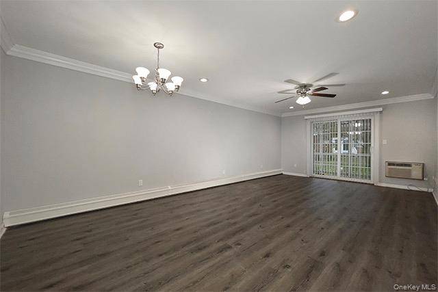 30 Westgate DR #HD13, Bohemia, NY 11716
