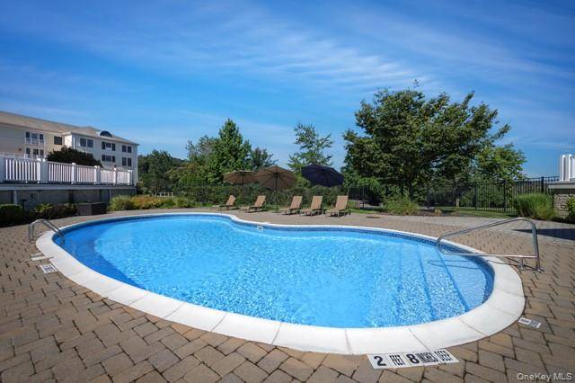61 Bryant AVE #115, Roslyn Harbor, NY 11576