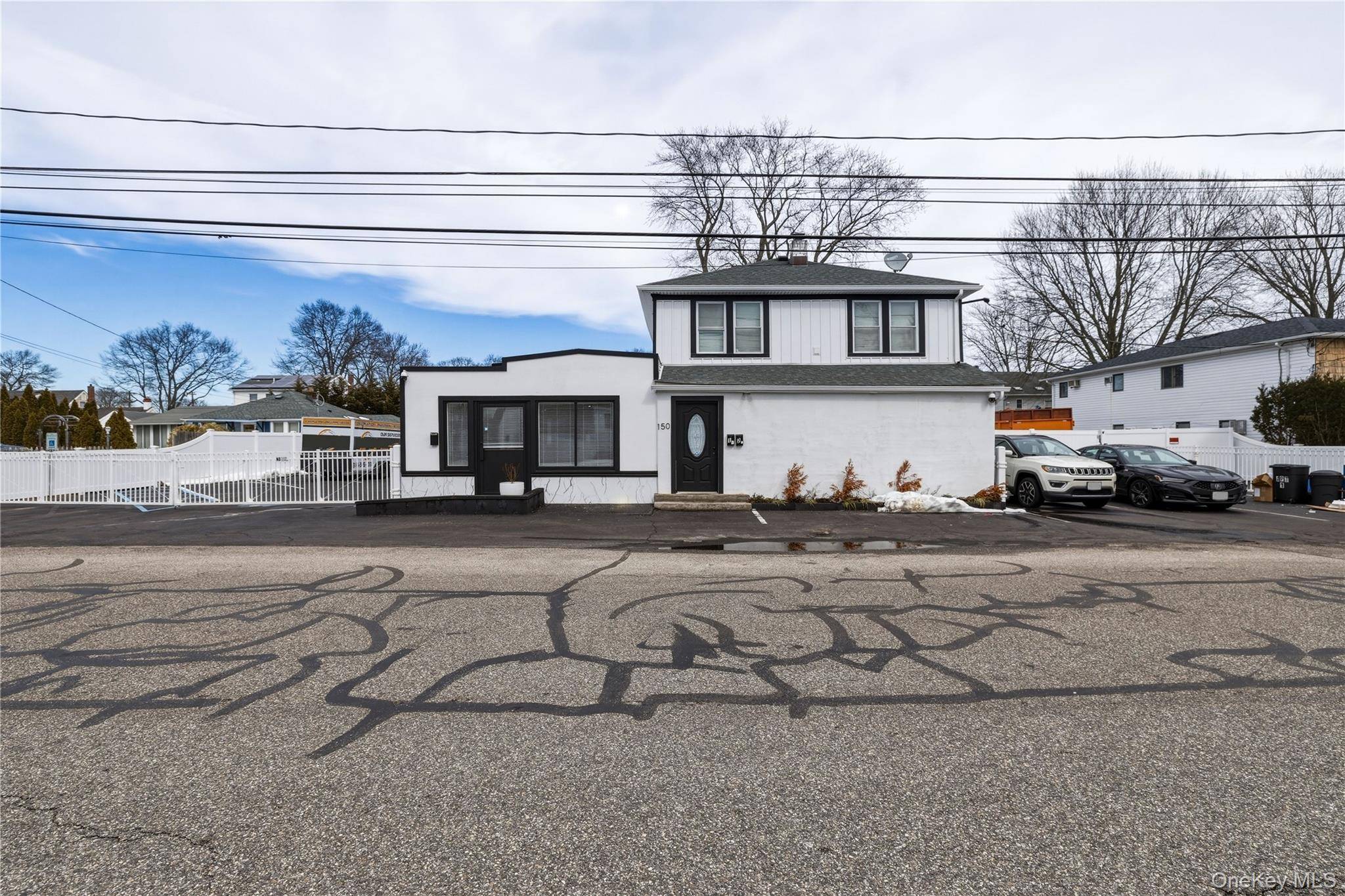 150 N Delaware AVE, Lindenhurst, NY 11757
