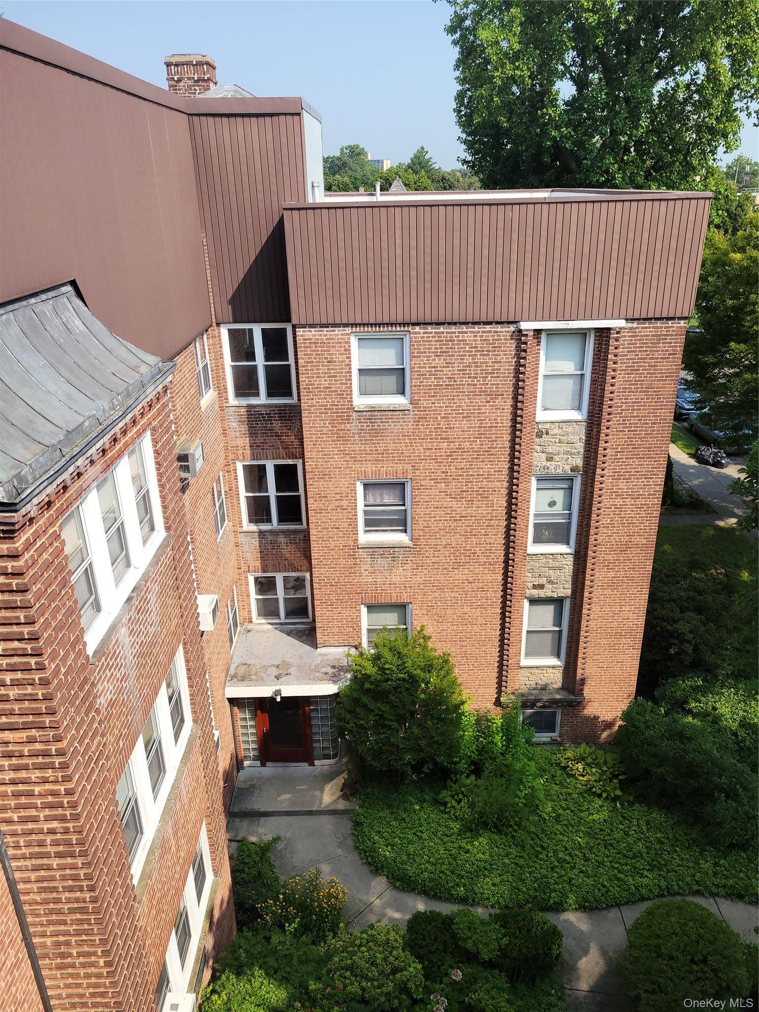 38-24 213th ST, Bayside, NY 11361