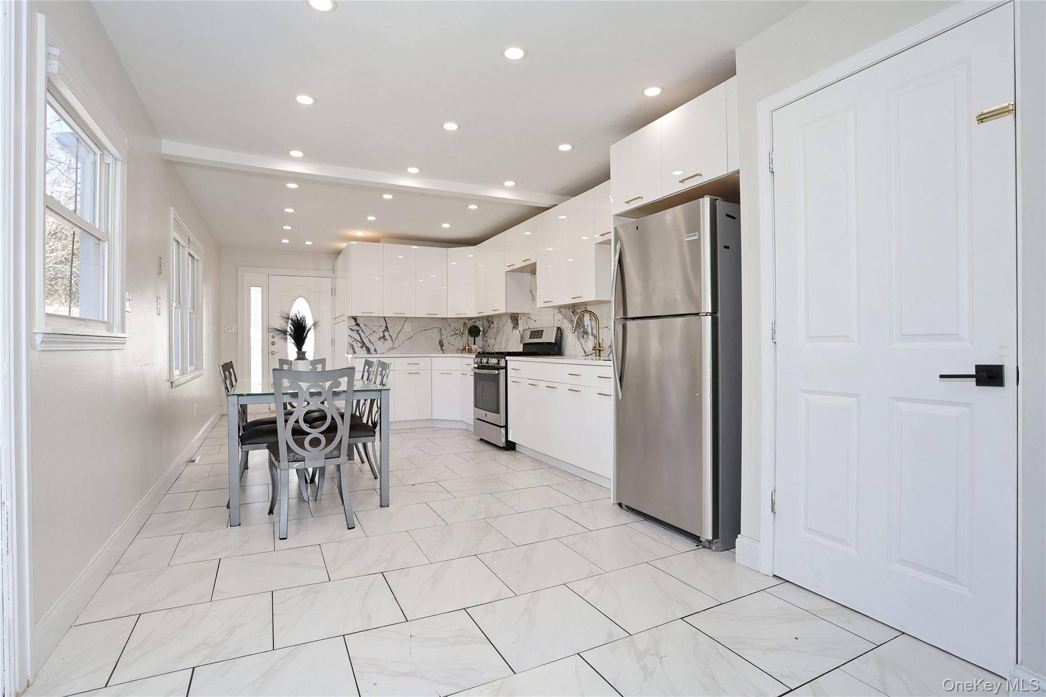 35 Mid Oaks ST, Monroe, NY 10950