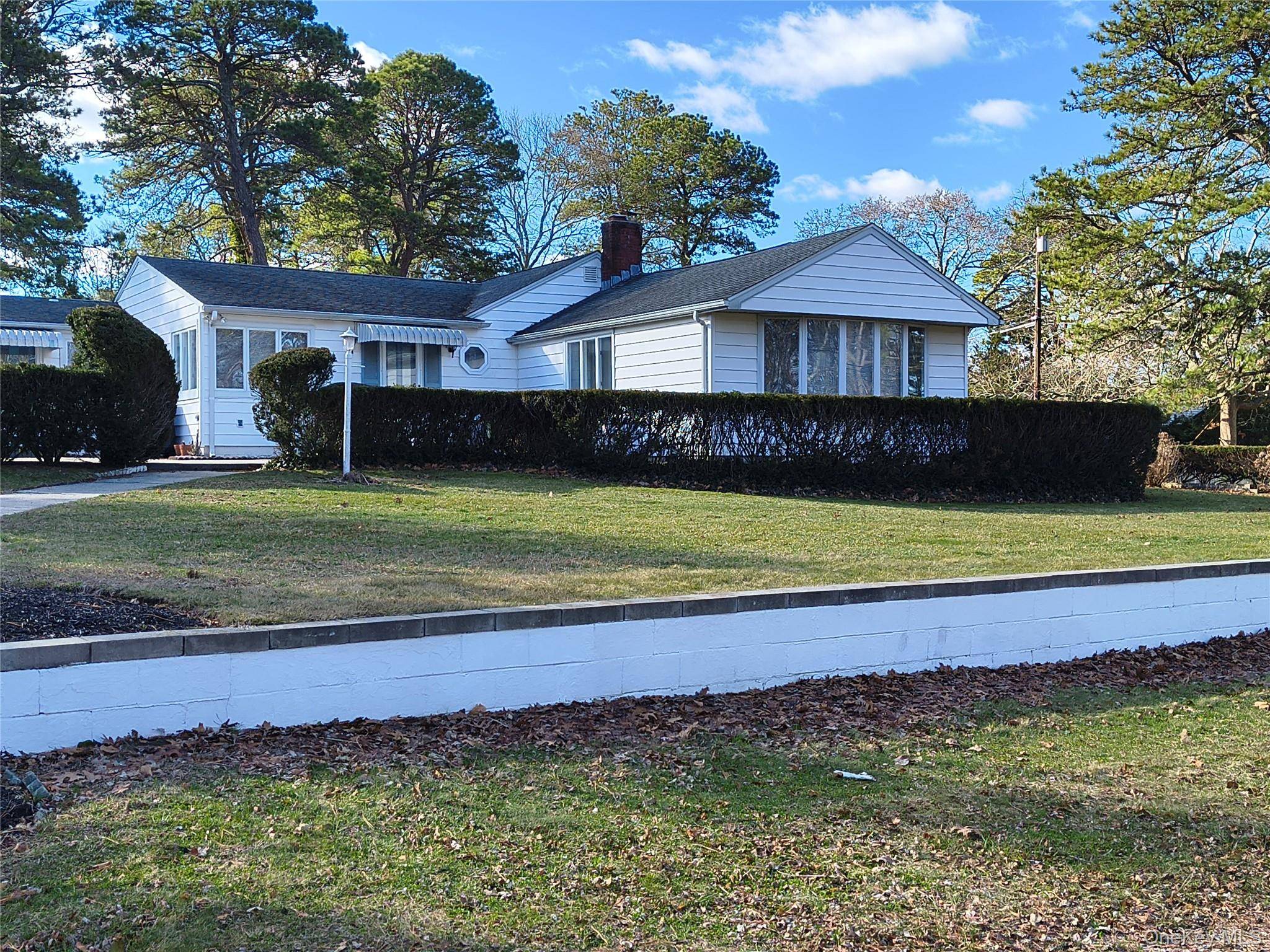 1 Washington AVE, Hampton Bays, NY 11946