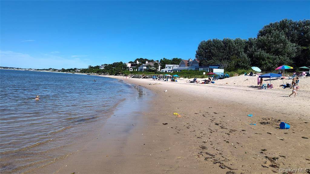 1 Washington AVE, Hampton Bays, NY 11946