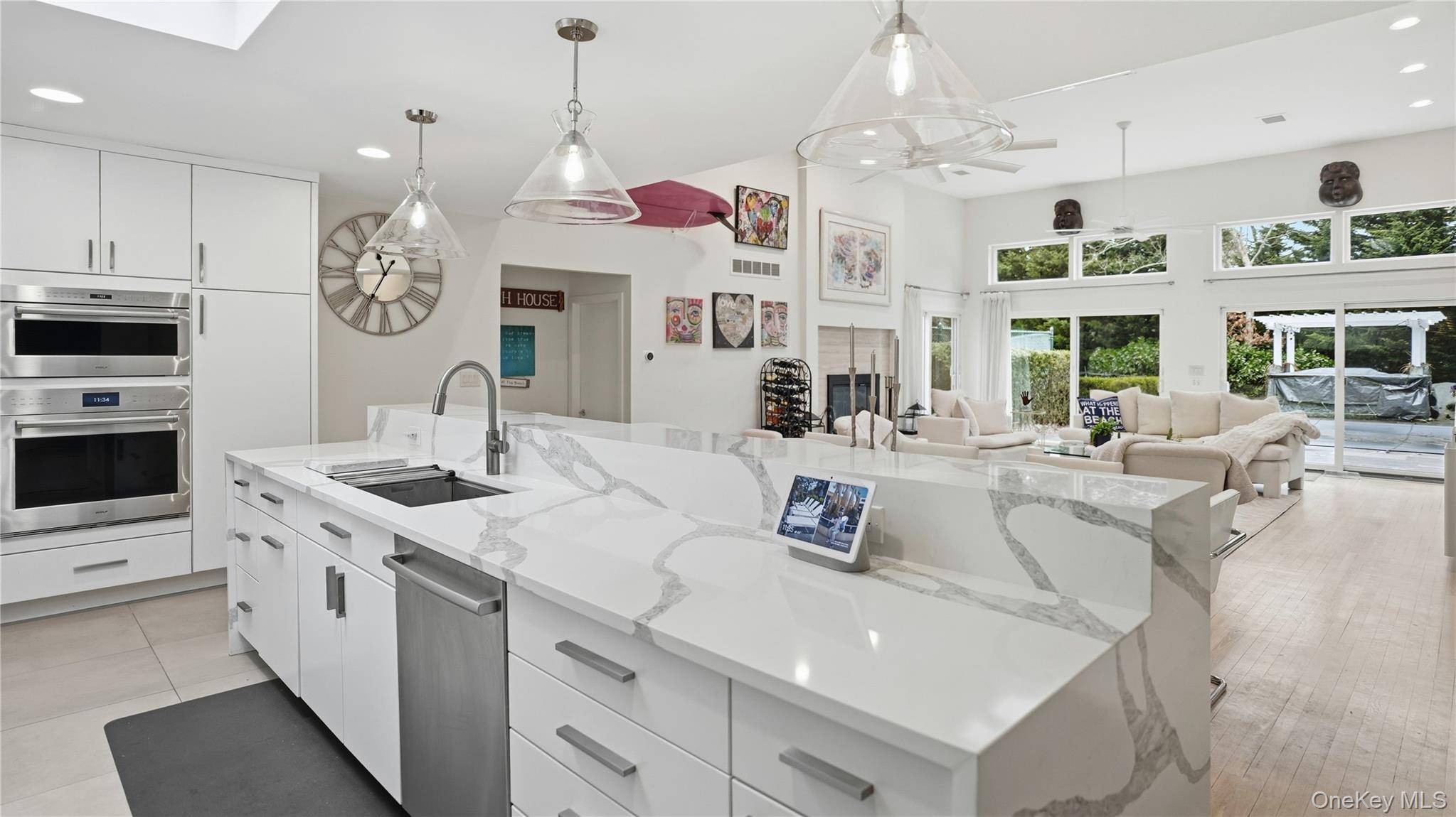 15 Blueberry LN, Quogue, NY 11959