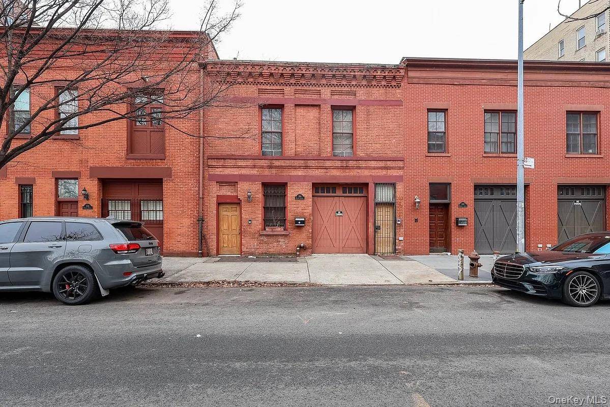 304 Waverly AVE, Brooklyn, NY 11205