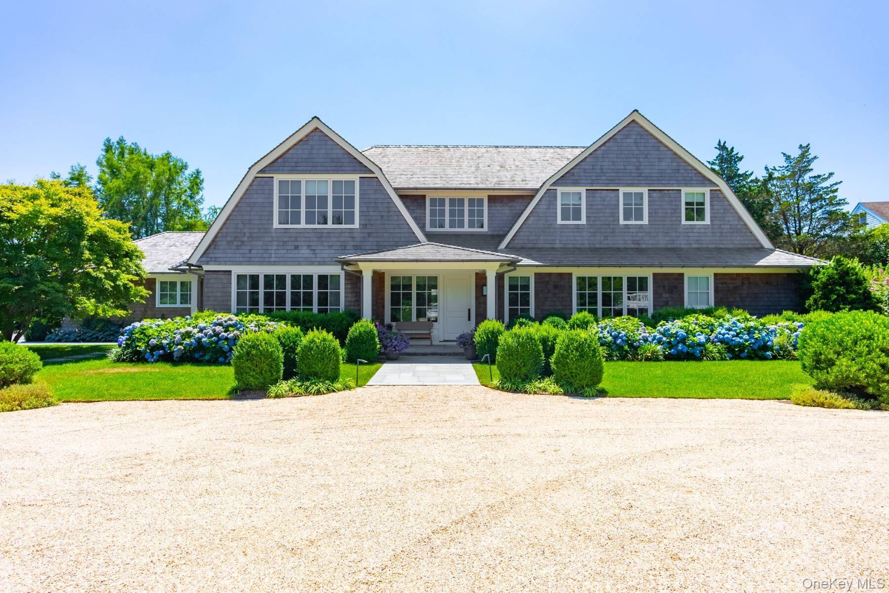 571 Pauls LN, Bridgehampton, NY 11932