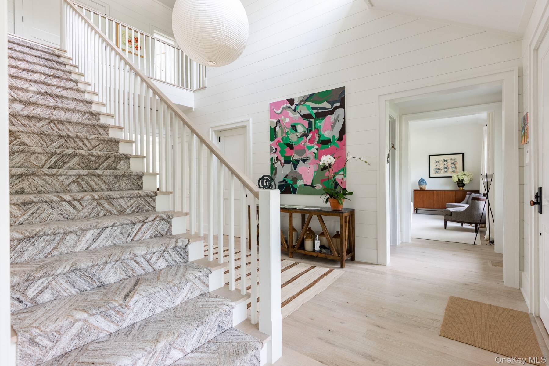 571 Pauls LN, Bridgehampton, NY 11932