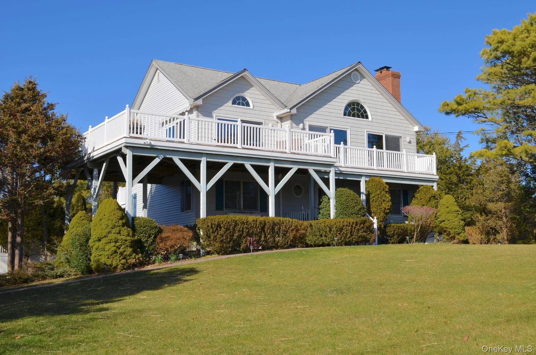 16 Grant BLVD, Hampton Bays, NY 11946