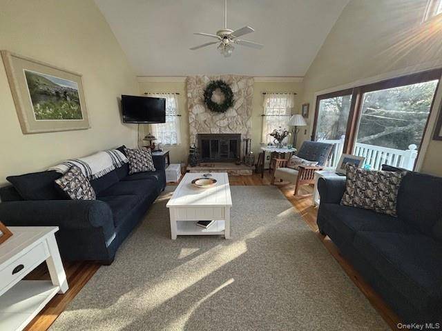 16 Grant BLVD, Hampton Bays, NY 11946