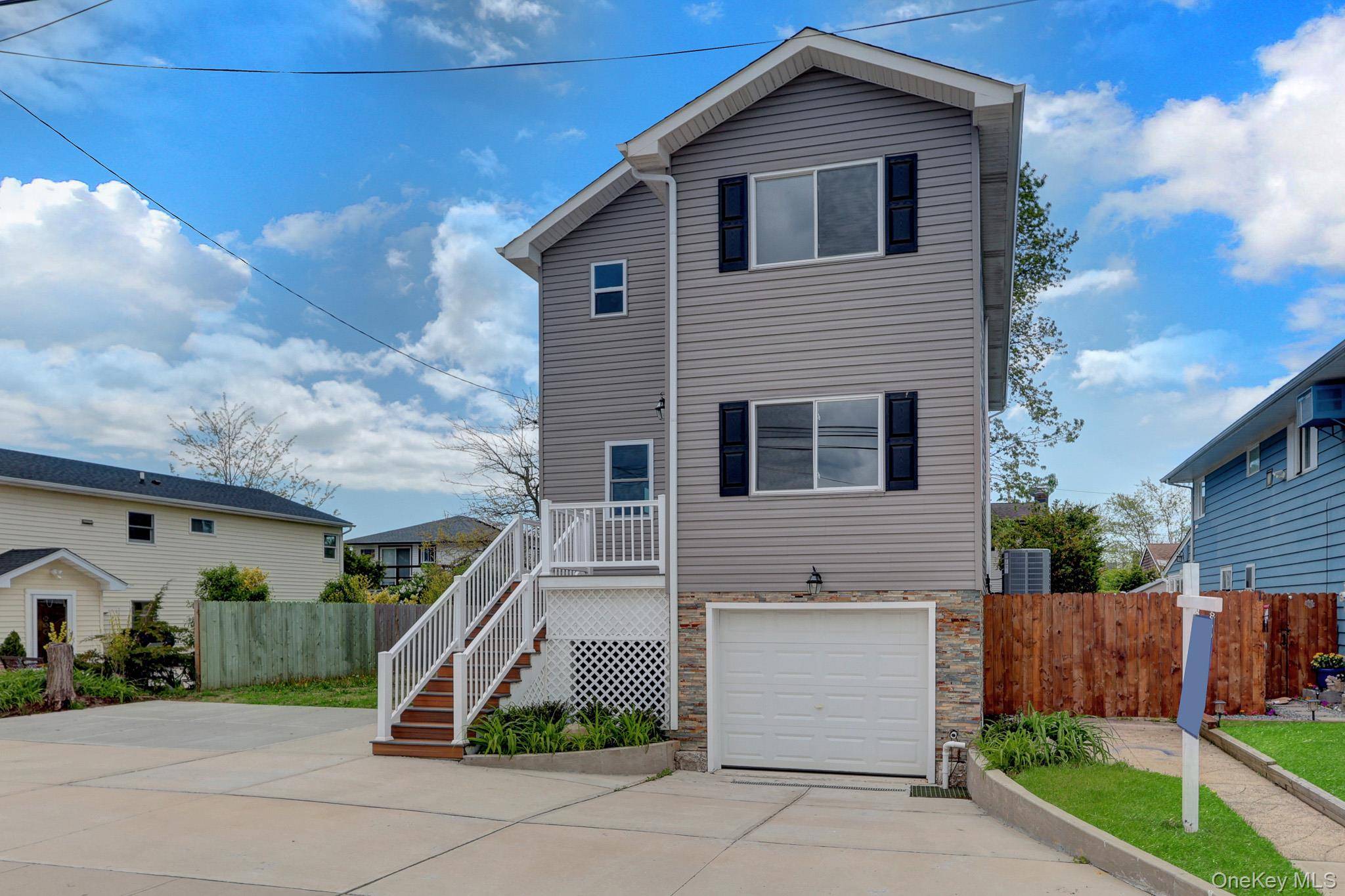 1010 California PL, Island Park, NY 11558