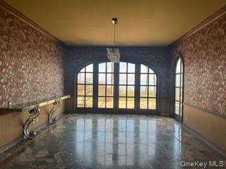 1 Sea Crest DR, Lloyd Neck, NY 11743