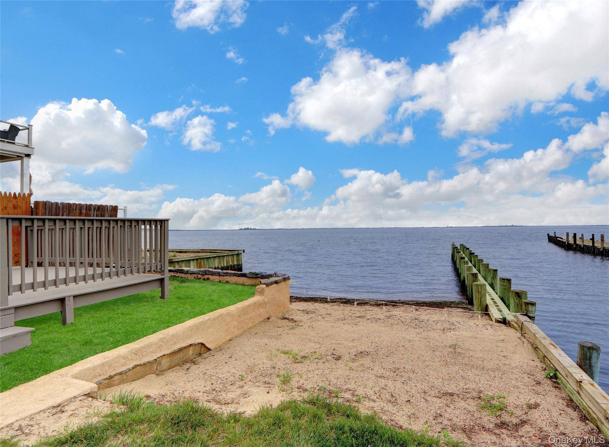 894 Bay 9th ST, West Islip, NY 11795