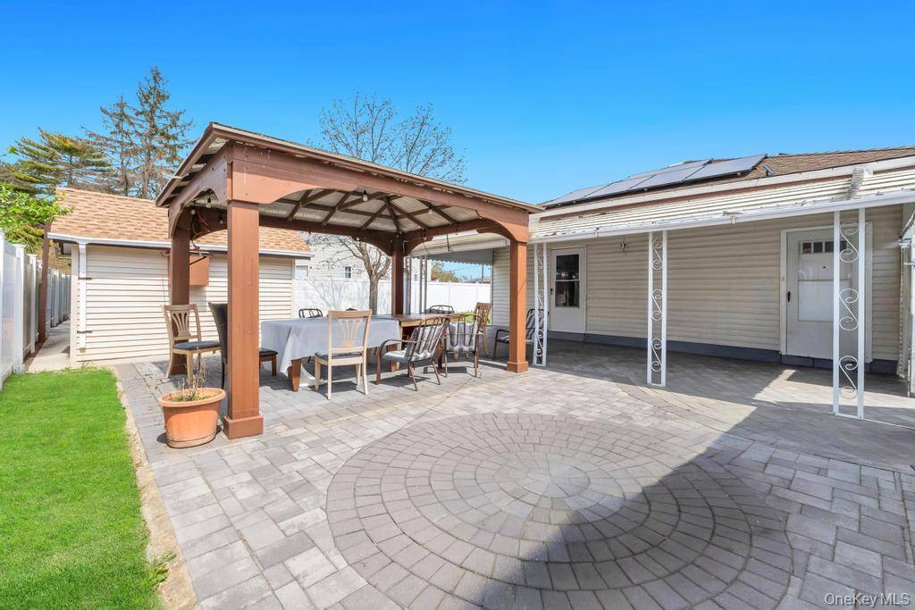 3 Dubois AVE, Amityville, NY 11701