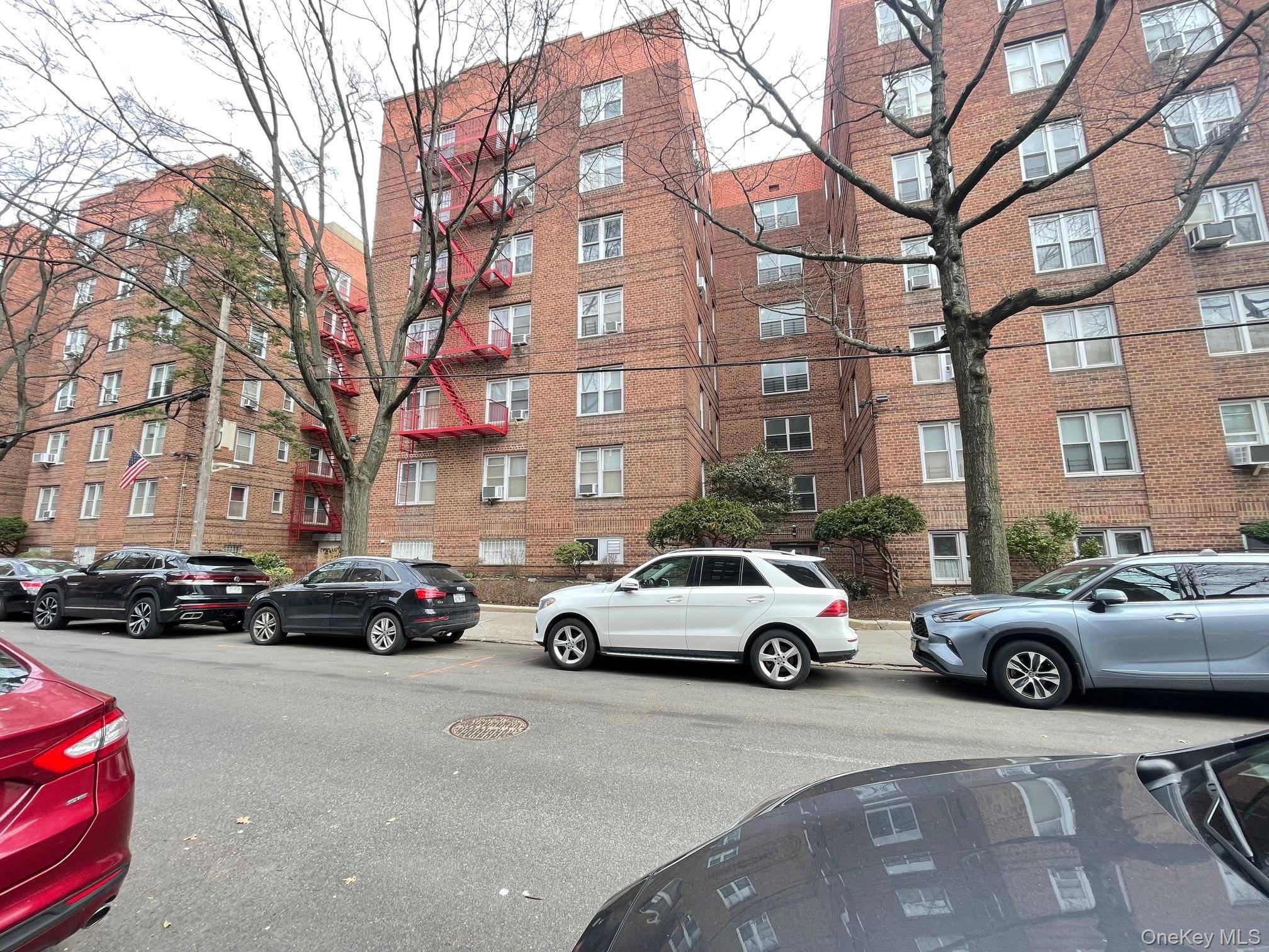 43-35 union ST #2M, Flushing, NY 11355