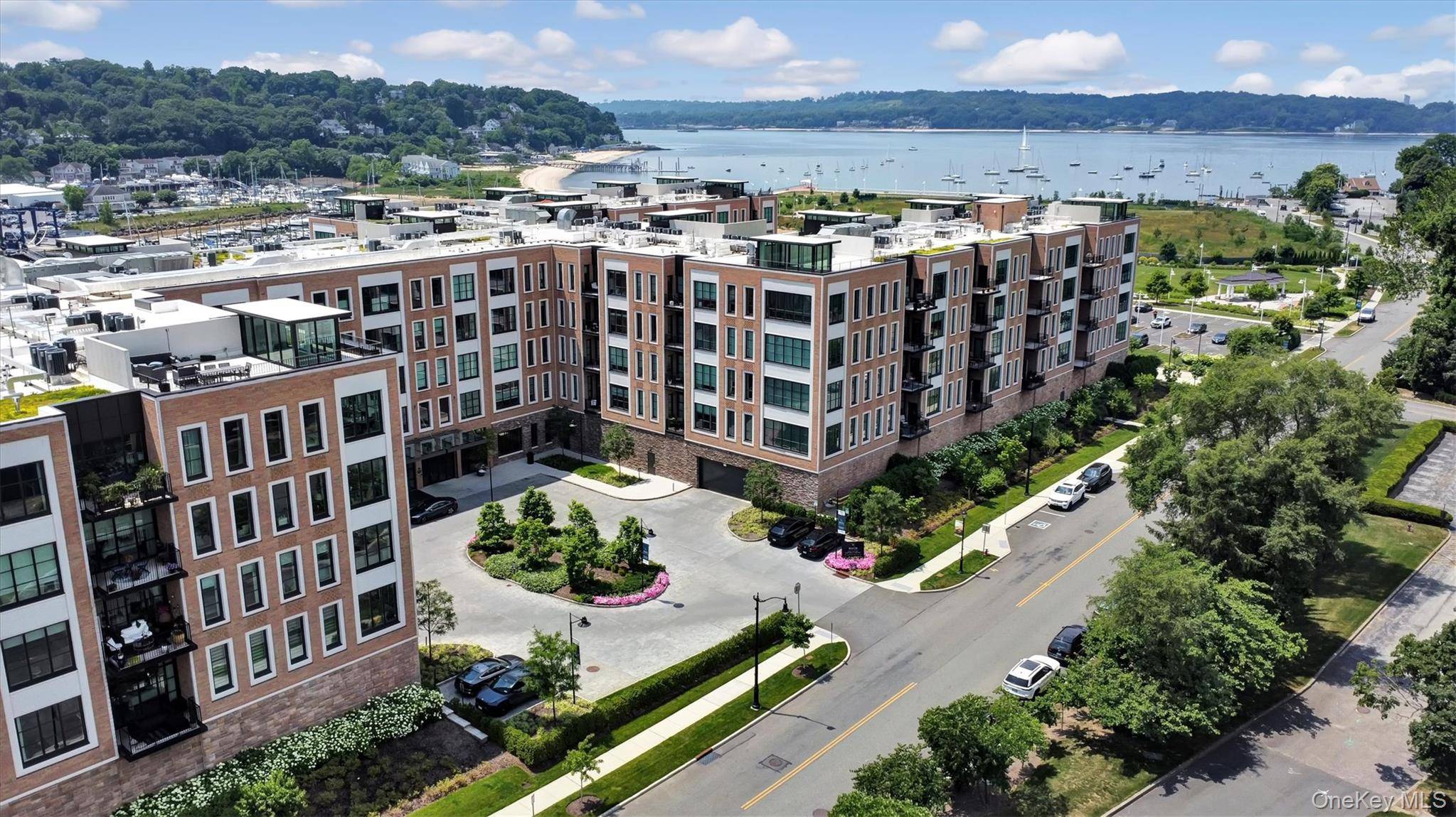100 Garvies Point RD #1116, Glen Cove, NY 11542