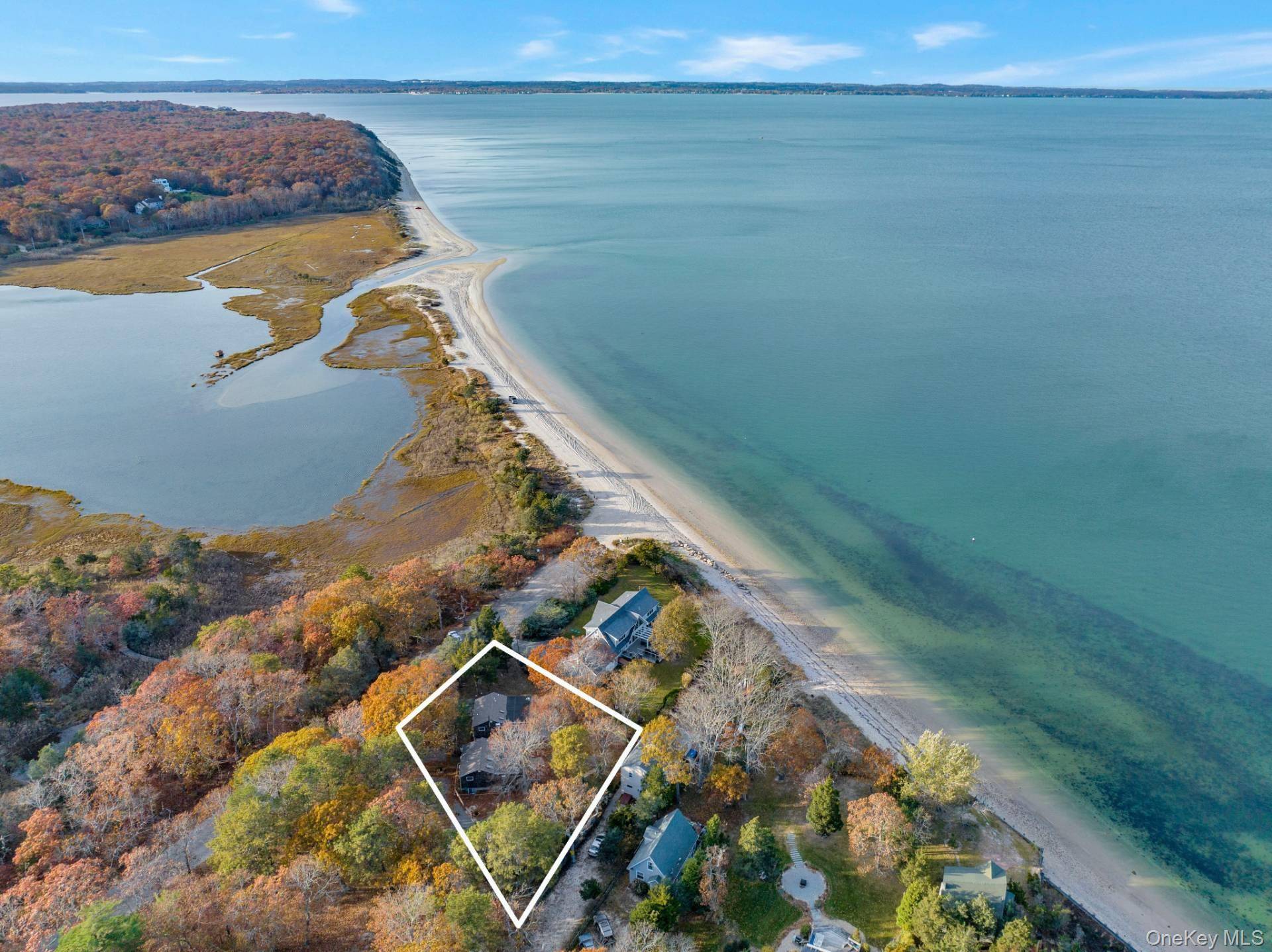 14 E Landing RD, Hampton Bays, NY 11946