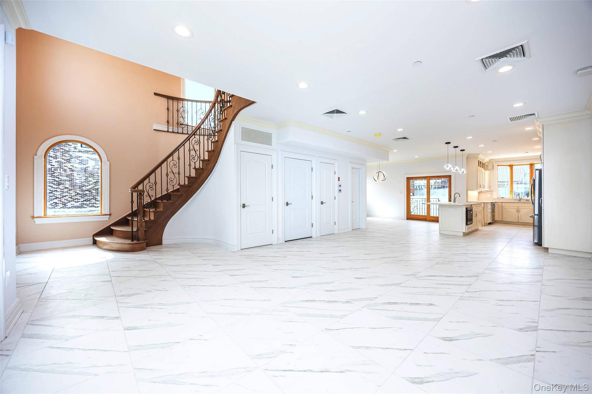 10-42 Utopia Pkwy, Beechhurst, NY 11357