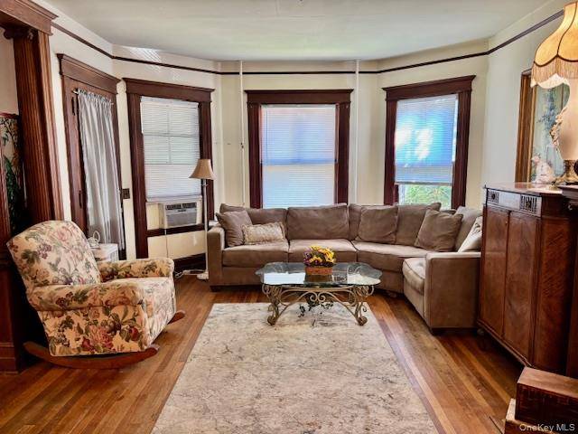 761 E Main ST, Riverhead, NY 11901